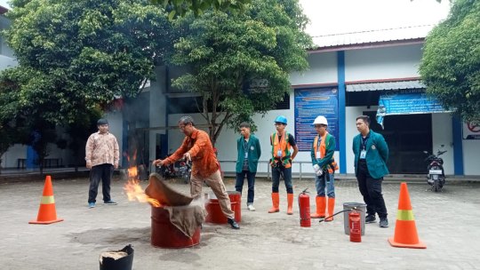 Mahasiswa KPI Ikuti Sosialisasi K3L dan Praktik Penggunaan APAR